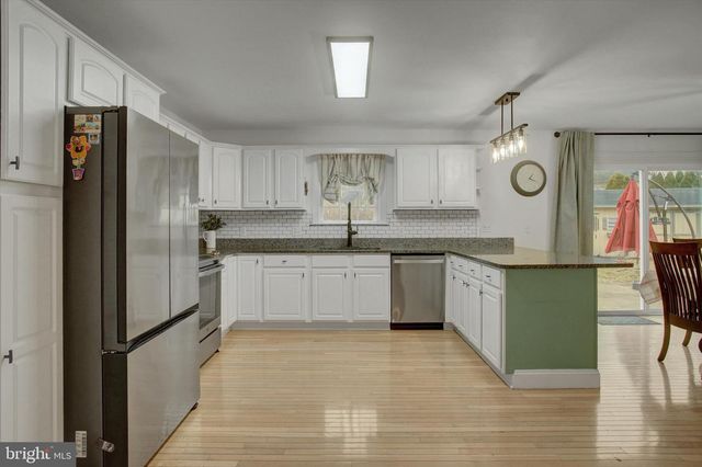 463 CENTURY DR, Greencastle, PA 17225