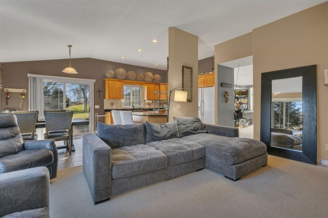 2531 7th Avenue SE, Willmar, MN 56201