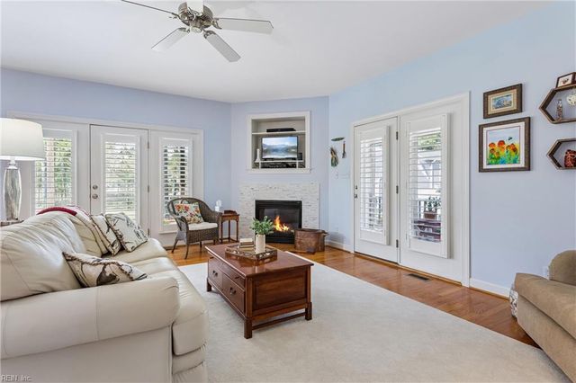 117 Montgomery LN, Yorktown, VA 23692