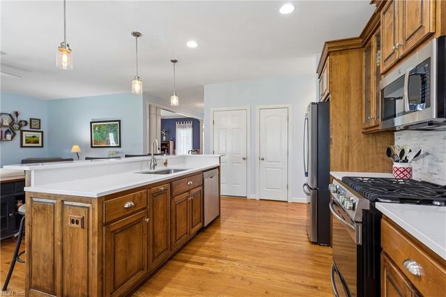 117 Montgomery LN, Yorktown, VA 23692