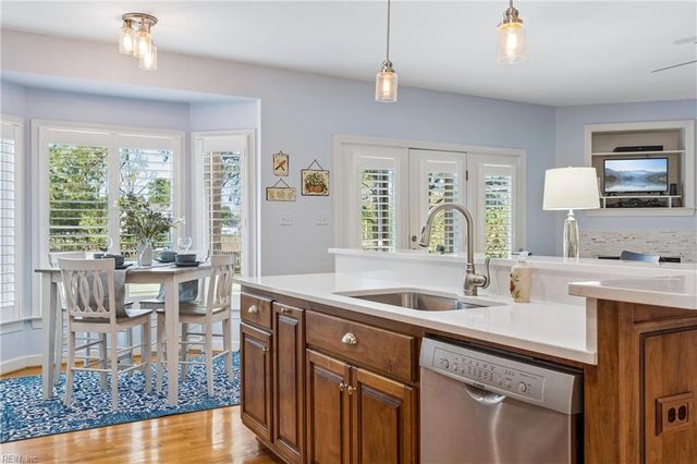 117 Montgomery LN, Yorktown, VA 23692