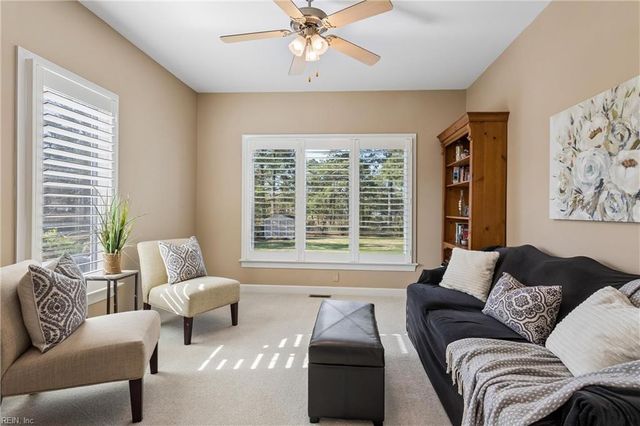 117 Montgomery LN, Yorktown, VA 23692