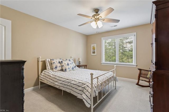 117 Montgomery LN, Yorktown, VA 23692