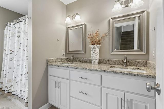 117 Montgomery LN, Yorktown, VA 23692