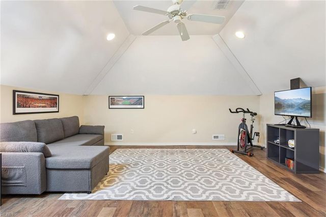 117 Montgomery LN, Yorktown, VA 23692