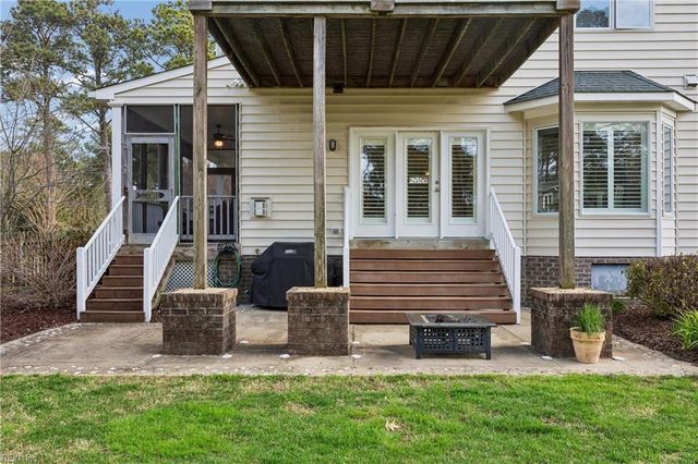 117 Montgomery LN, Yorktown, VA 23692
