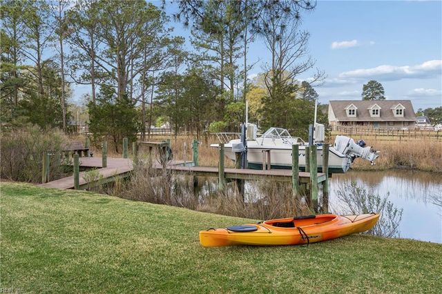 117 Montgomery LN, Yorktown, VA 23692