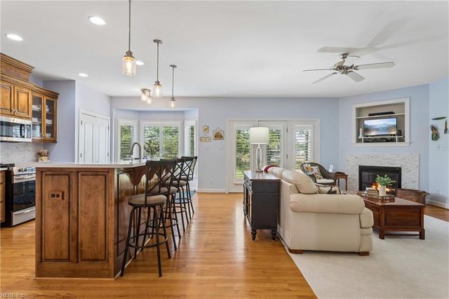 117 Montgomery LN, Yorktown, VA 23692
