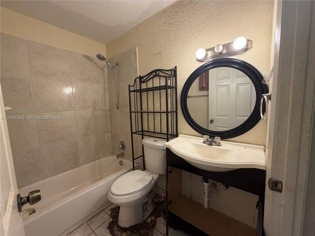6117 Blue Grass Cir, Lake Worth, FL 33463