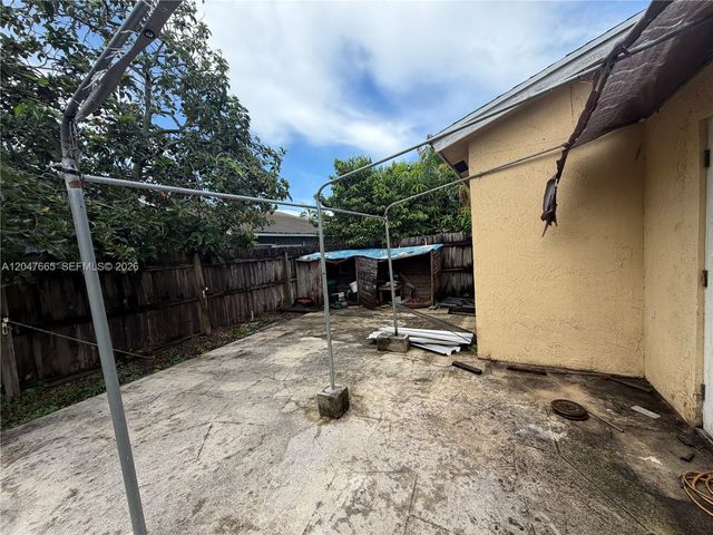 6117 Blue Grass Cir, Lake Worth, FL 33463
