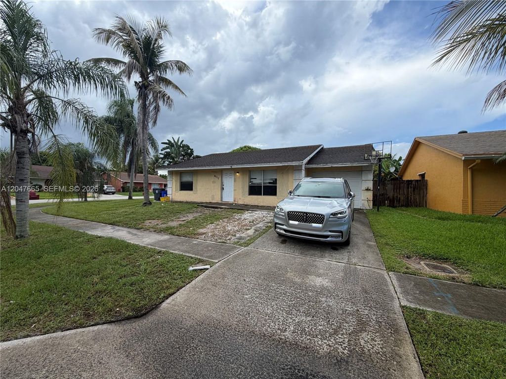6117 Blue Grass Cir, Lake Worth, FL 33463