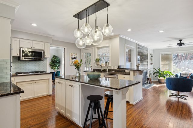 1522 Sylvan Avenue, Dallas, TX 75208