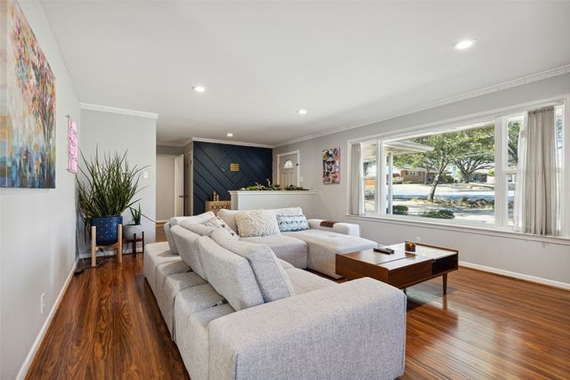 1522 Sylvan Avenue, Dallas, TX 75208