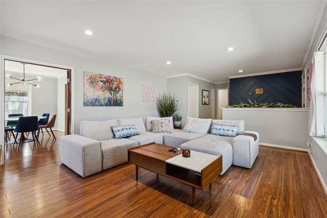 1522 Sylvan Avenue, Dallas, TX 75208