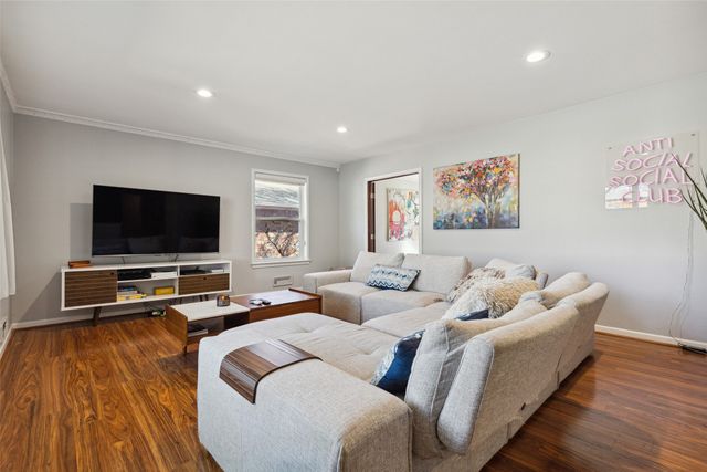 1522 Sylvan Avenue, Dallas, TX 75208