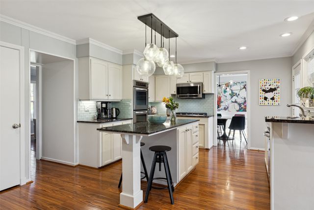 1522 Sylvan Avenue, Dallas, TX 75208