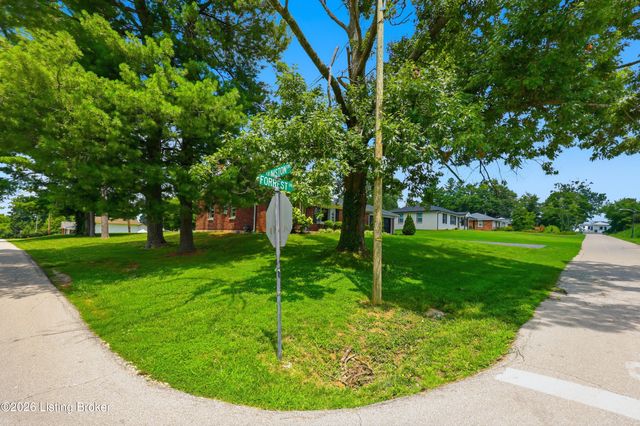 220 Forrest Dr, Lawrenceburg, KY 40342