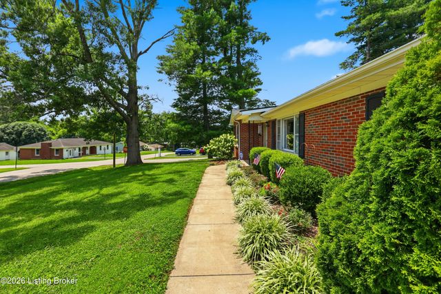 220 Forrest Dr, Lawrenceburg, KY 40342