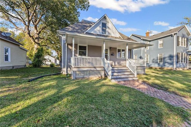 304 W Wea Street, Paola, KS 66071