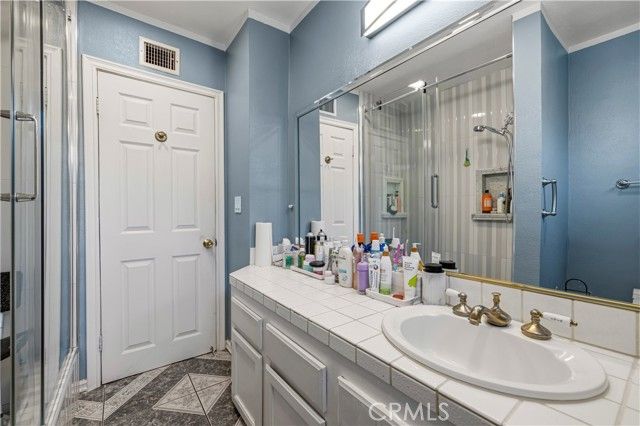 17174 Los Alimos, Granada Hills (los Angeles), CA 91344