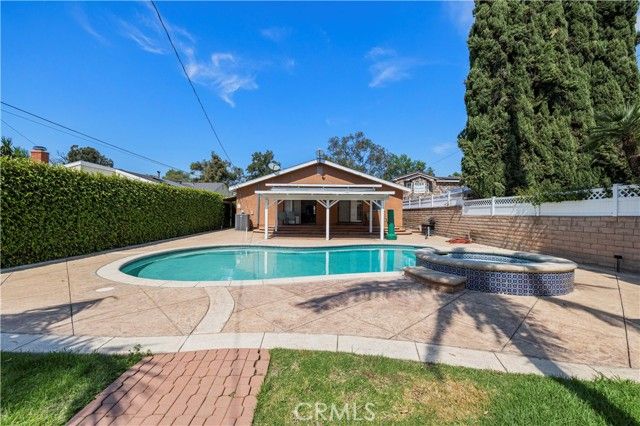 17174 Los Alimos, Granada Hills (los Angeles), CA 91344