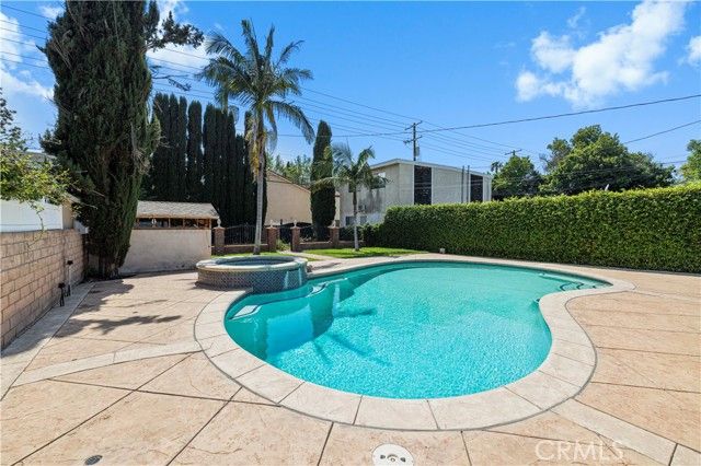 17174 Los Alimos, Granada Hills (los Angeles), CA 91344