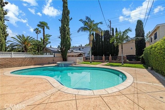 17174 Los Alimos, Granada Hills (los Angeles), CA 91344