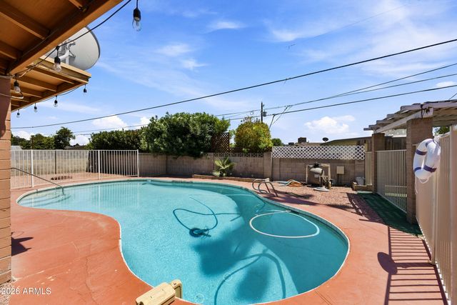 3737 W Griswold Road, Phoenix, AZ 85051