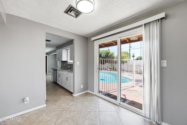 3737 W Griswold Road, Phoenix, AZ 85051