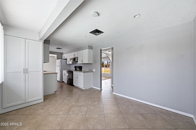 3737 W Griswold Road, Phoenix, AZ 85051