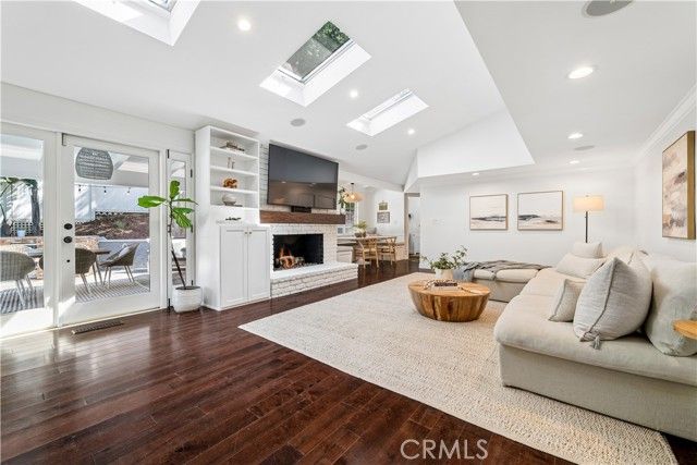 4590 Ensenada Drive, Woodland Hills (los Angeles), CA 91364