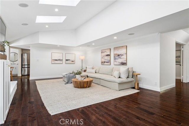 4590 Ensenada Drive, Woodland Hills (los Angeles), CA 91364