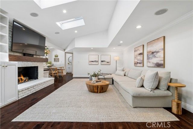 4590 Ensenada Drive, Woodland Hills (los Angeles), CA 91364