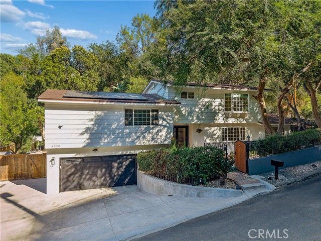 4590 Ensenada Drive, Woodland Hills (los Angeles), CA 91364