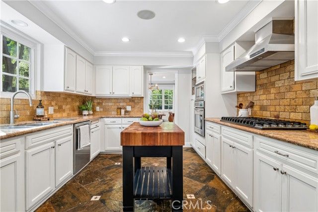 4590 Ensenada Drive, Woodland Hills (los Angeles), CA 91364