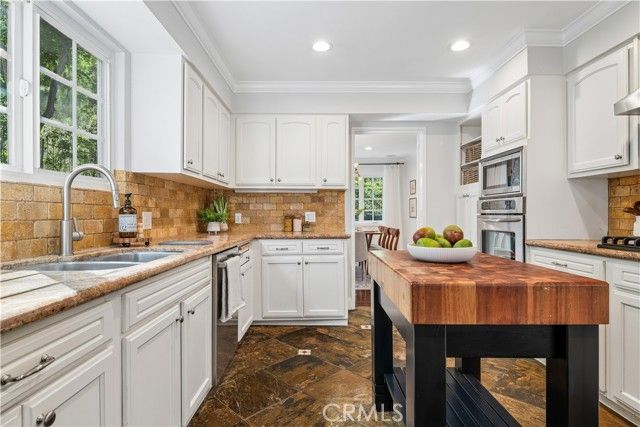 4590 Ensenada Drive, Woodland Hills (los Angeles), CA 91364