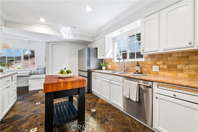 4590 Ensenada Drive, Woodland Hills (los Angeles), CA 91364