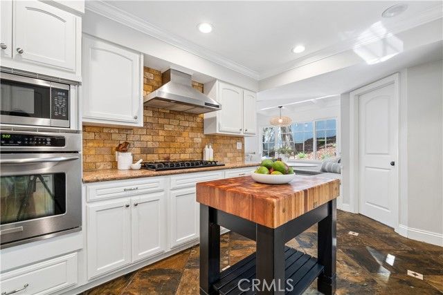 4590 Ensenada Drive, Woodland Hills (los Angeles), CA 91364