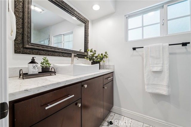 4590 Ensenada Drive, Woodland Hills (los Angeles), CA 91364