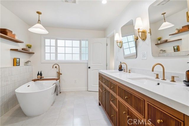 4590 Ensenada Drive, Woodland Hills (los Angeles), CA 91364