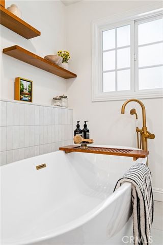 4590 Ensenada Drive, Woodland Hills (los Angeles), CA 91364