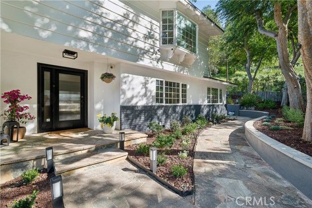 4590 Ensenada Drive, Woodland Hills (los Angeles), CA 91364