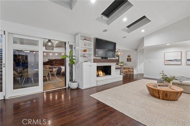 4590 Ensenada Drive, Woodland Hills (los Angeles), CA 91364