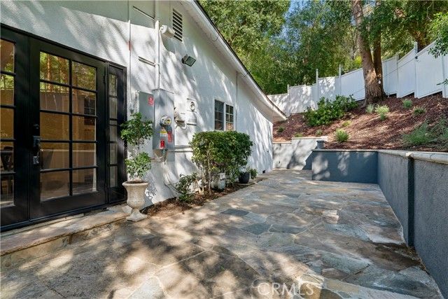 4590 Ensenada Drive, Woodland Hills (los Angeles), CA 91364