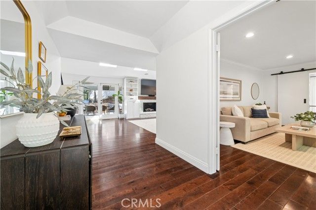 4590 Ensenada Drive, Woodland Hills (los Angeles), CA 91364