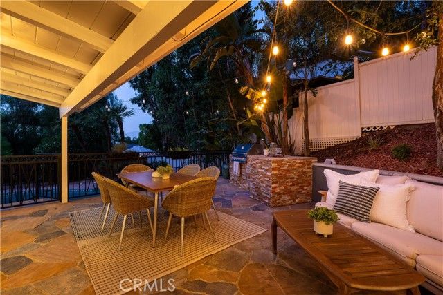 4590 Ensenada Drive, Woodland Hills (los Angeles), CA 91364