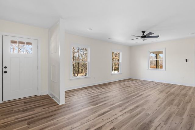 1009 Benjamin Parkway, Greensboro, NC 27408