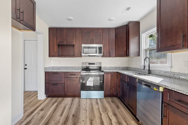 1009 Benjamin Parkway, Greensboro, NC 27408