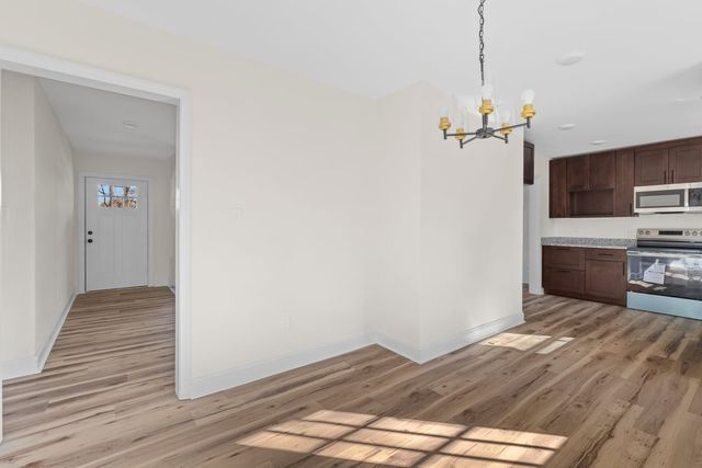 1009 Benjamin Parkway, Greensboro, NC 27408