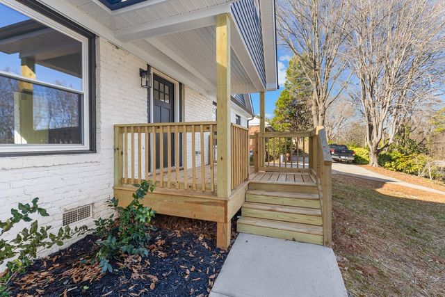1009 Benjamin Parkway, Greensboro, NC 27408